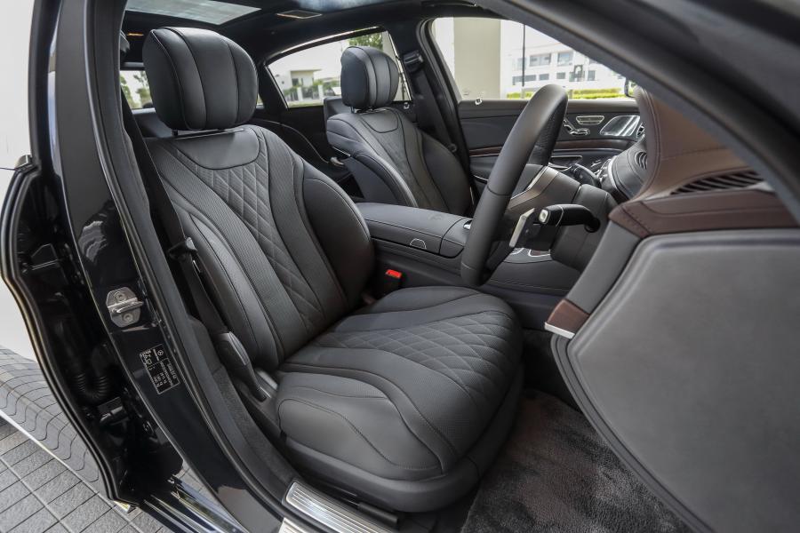 Интерьер Mercedes-Maybach S560 (X222) 2018 года  (MY) (фото 15 из 23)